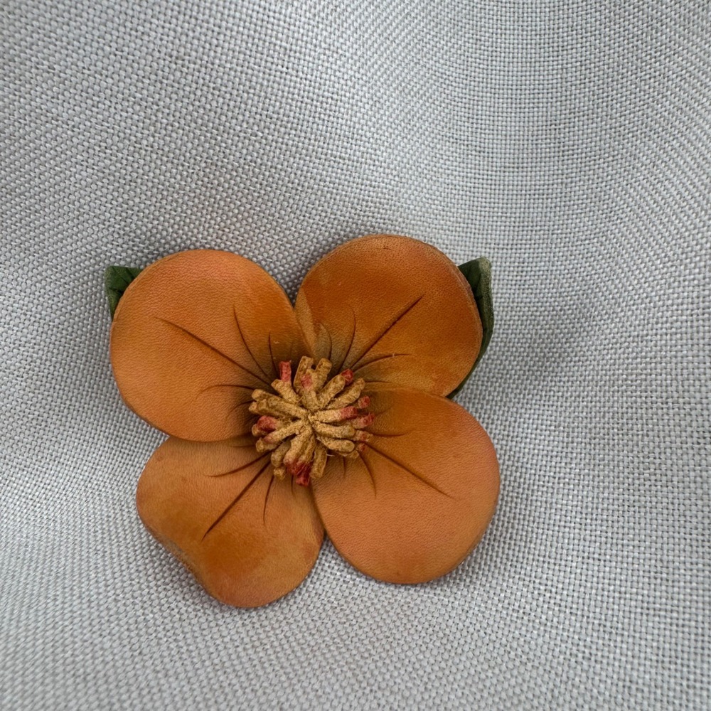 Vintage Leather Flower Brooch Set Handcrafted Pin White Tan Floral Botanical 4pc - Picture 3 of 11